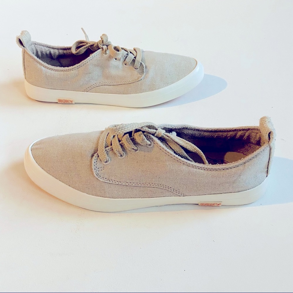 Roxy beige shaka sneakers size 8